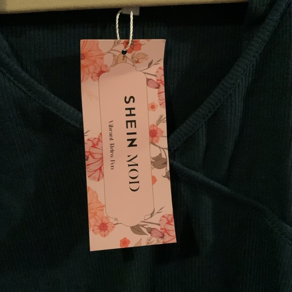 NWT SHEIN cropped halter top - Picture 4 of 4